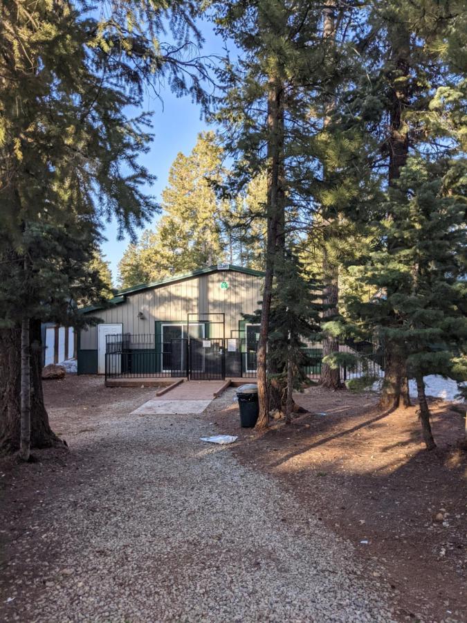 Pinewoods Resort And Rv Park Duck Creek Village Kültér fotó